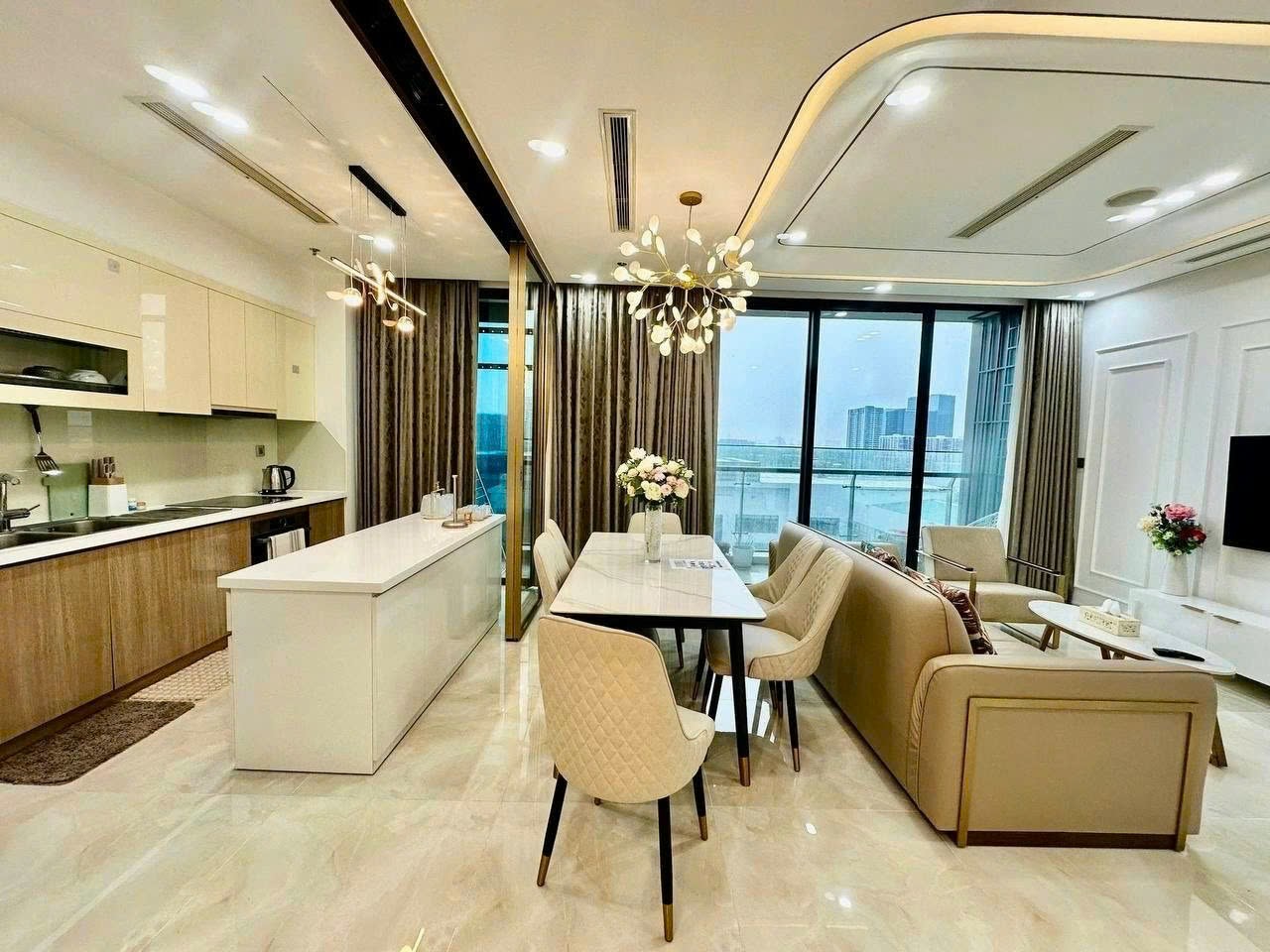 Bán Căn Hộ 3PN Cao Cấp View Bitexco - Vinhomes Golden River Ba Son - Giá Tốt Nhất!